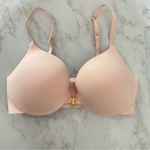 32D Victoria Secret Bra